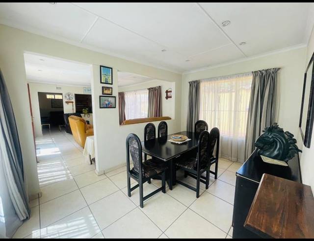 5 BEDROOM HOUSE FOR SALE IN PRIMROSE